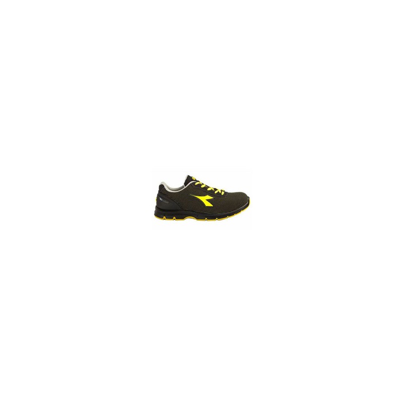 SCARPE RUN ATOM NERO/GIALLO BASSE 39    S3 DIADORA